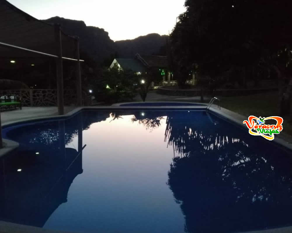 Alberca Dentro Del Campamento En El R�o Pescados Jalcomulco Veracruz