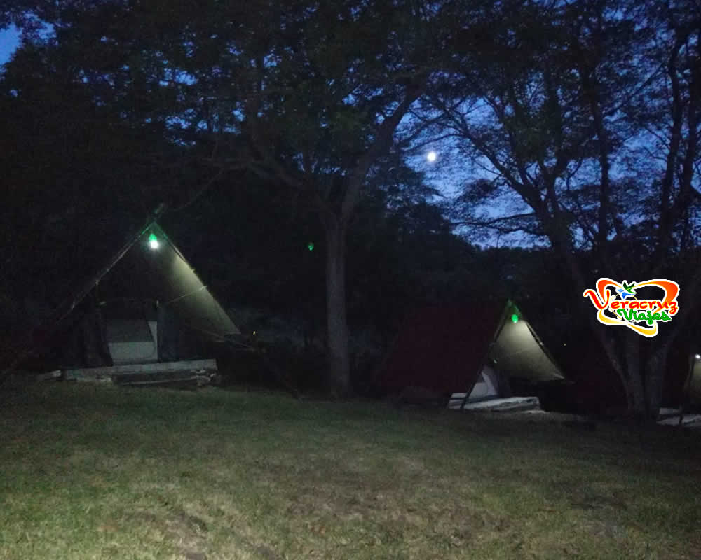 Hospedaje y Alojamiento En El Campamento Del R�o Pescados Jalcomulco Veracruz